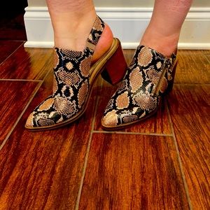 COLE HANN Vicky Bootie